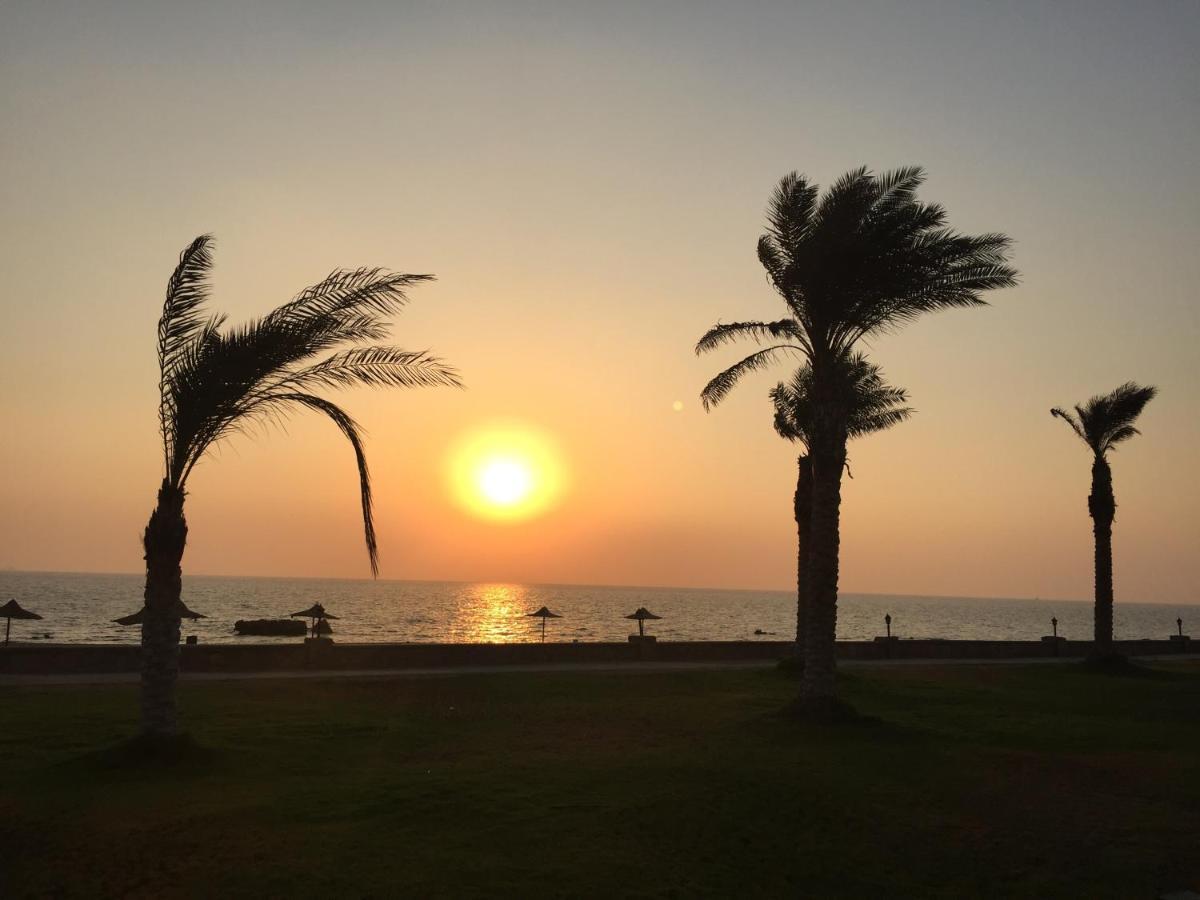 Beach Front Chalet Ain Sukhna Bagian luar foto